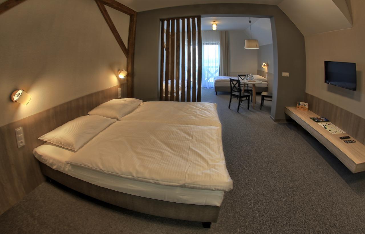 Hotel Gorecznik Ostrów Wielkopolski Exteriér fotografie